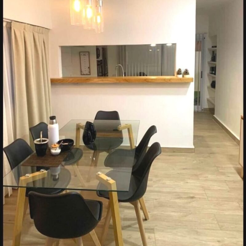 MESA MUMBAI 140X80  +6 SILLAS TULIP